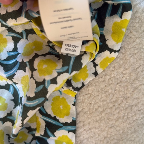 Diane von Furstenburg Grania Silk Floral Top - Picture 9 of 13